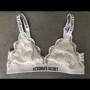 LIKE NEW VICTORIAS SECRET BRALETTE